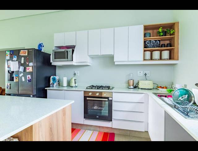 2 BEDROOM TOWNHOUSE FOR SALE IN HAYFIELDS